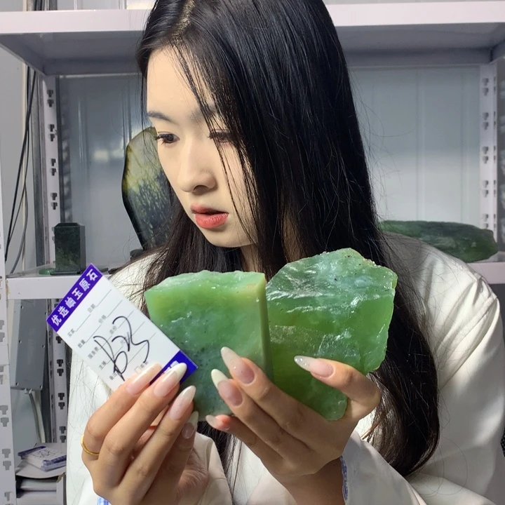 潇***哥蛇纹石玉未镶嵌珠宝奇石