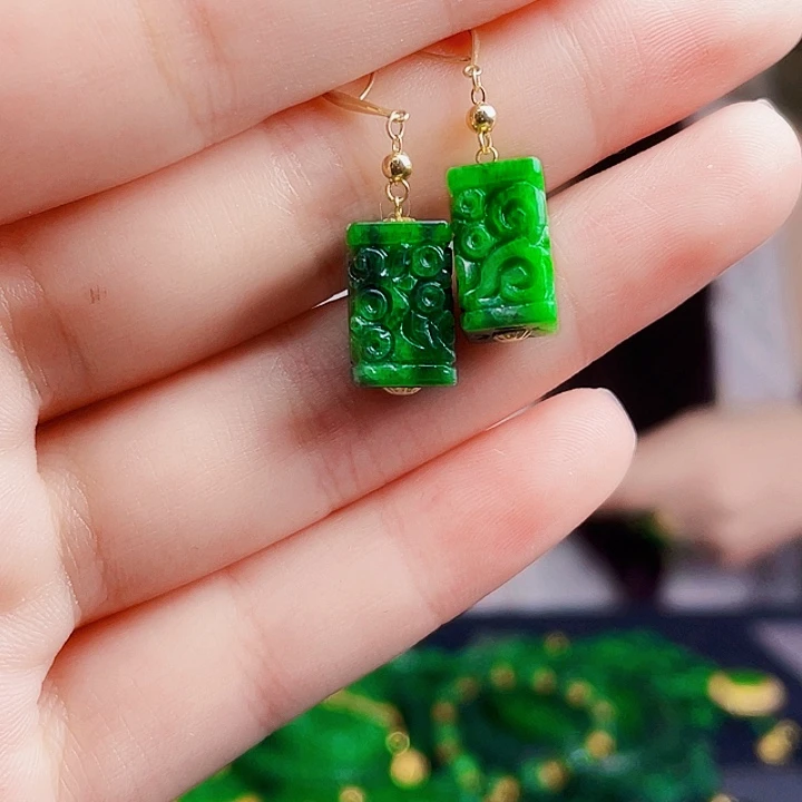 翡翠18K金镶嵌颈饰多样性