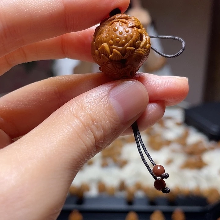 橄榄核吊坠荷花鱼