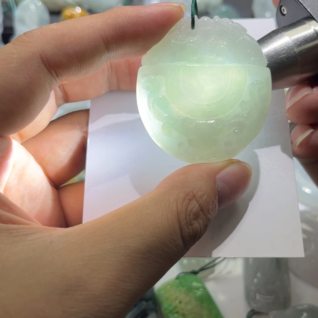 翡翠未镶嵌颈饰仿古貔貅牌