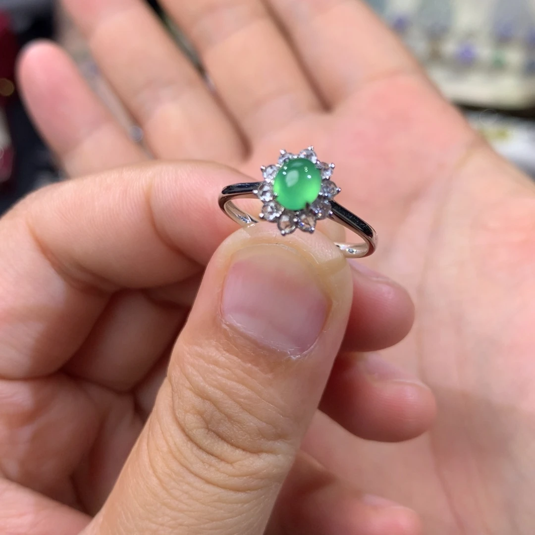 翡翠18K金镶嵌戒指签收后48小时鉴赏期