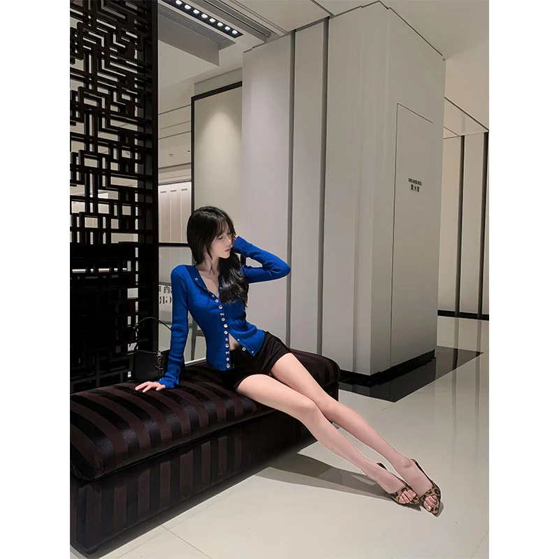 2025新款辣妹时尚套装高级感蓝色休闲纽扣针织长袖上衣高腰短裤女