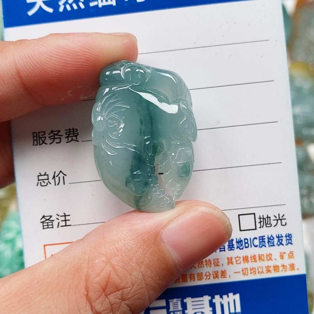 翡翠未镶嵌颈饰有钱夹