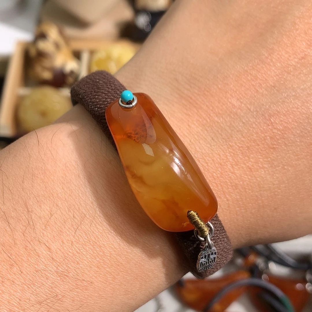 蜜蜡裸石未镶嵌在