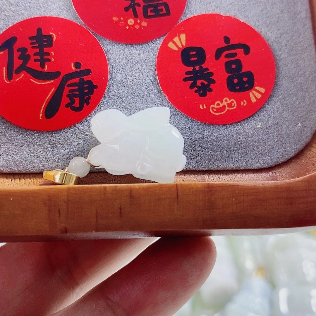 颈饰未镶嵌翡翠配绳