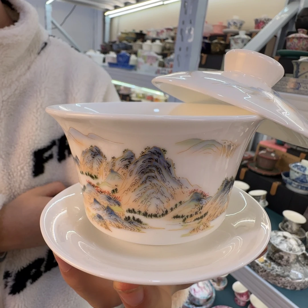 这些盖碗很漂亮我很喜欢！！