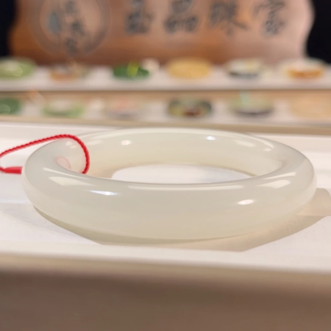 和田玉未镶嵌手镯  「冰白圆条」