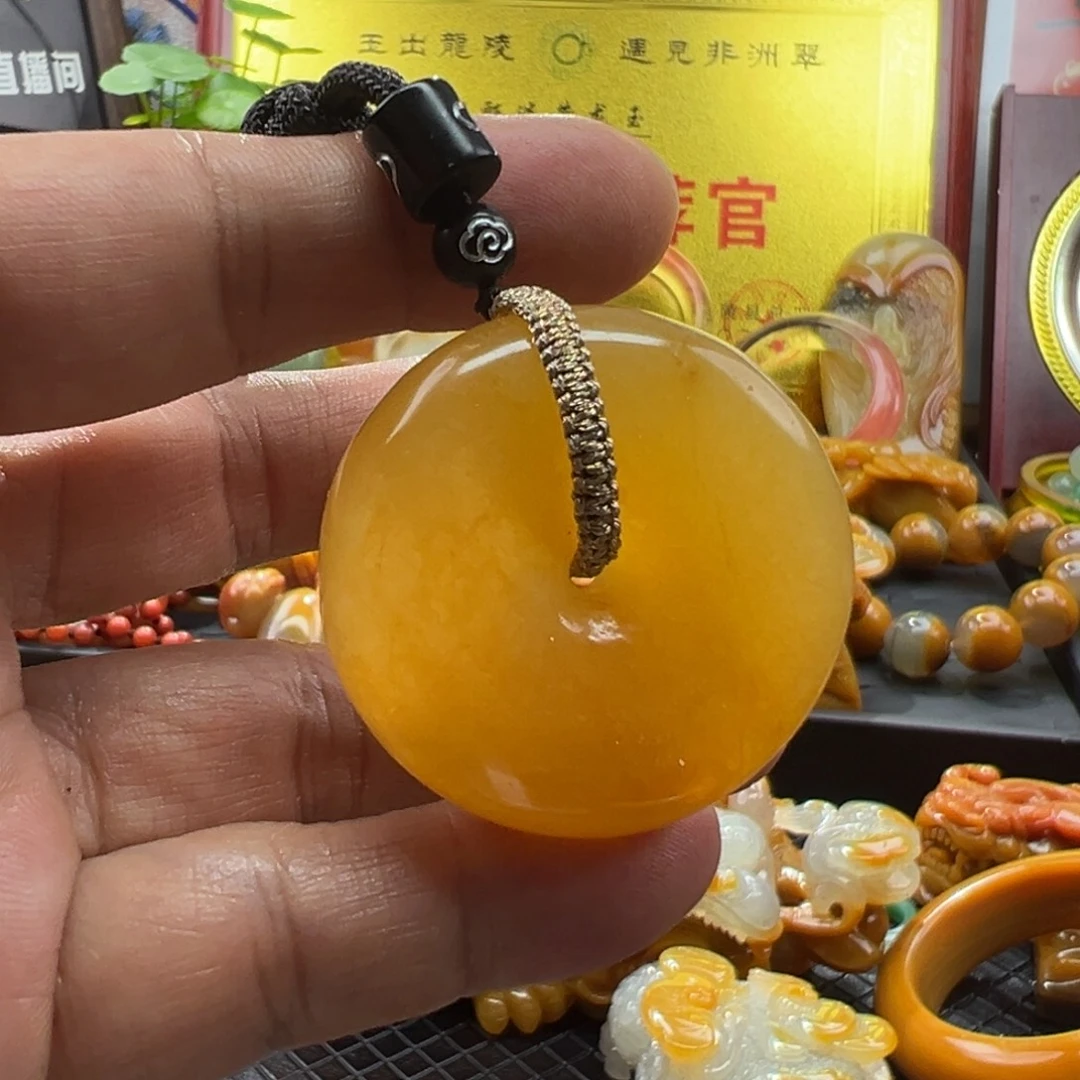 颈饰未镶嵌石英质玉