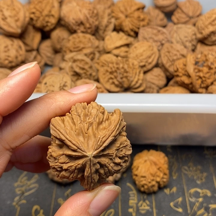 哈***哈文玩核桃吊坠文玩核桃异形