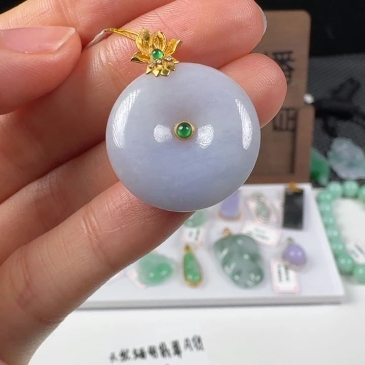 翡翠18K金镶嵌颈饰