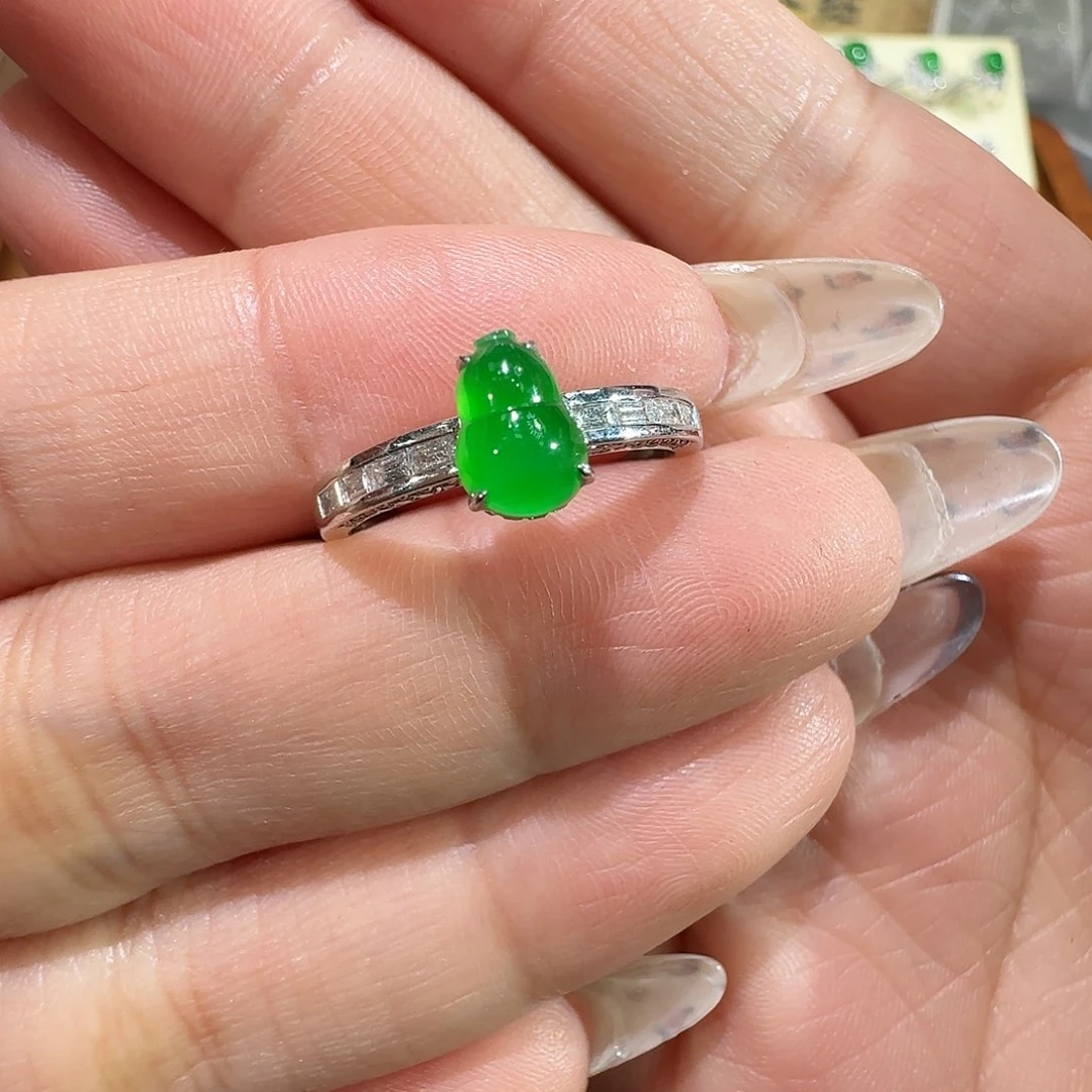 【闪购商品】18K金镶嵌戒指翡翠