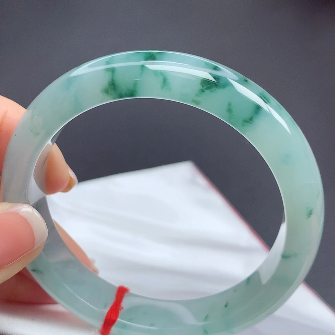 翡翠手镯未镶嵌l n n n n n n n