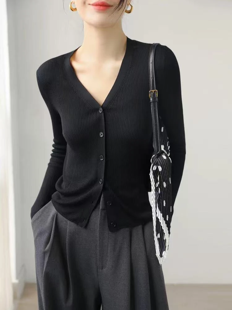 5861 小禾春装新款V领开衫  国王礼物纱线   高端