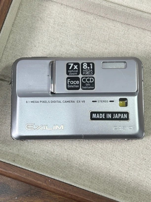 9新 Casio/卡西欧 v8 银色 滑盖开关机复古ccd数码相机