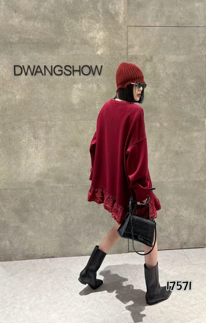 17571韩系年款大码女装圆领拼蕾丝底摆长袖上衣裙宽松遮肚子减龄