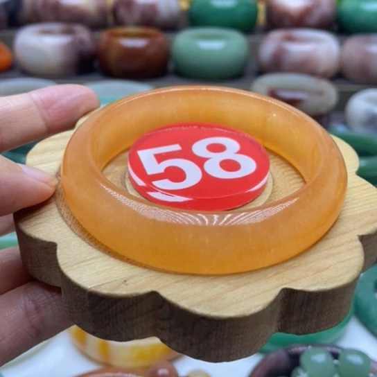 未镶嵌手镯石英质玉