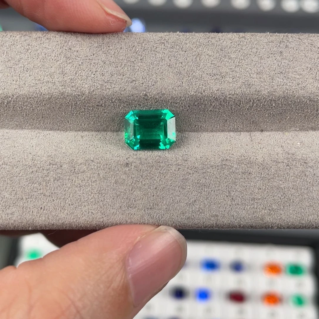 合成（培育）祖母绿裸石未镶嵌老***六2.08克拉