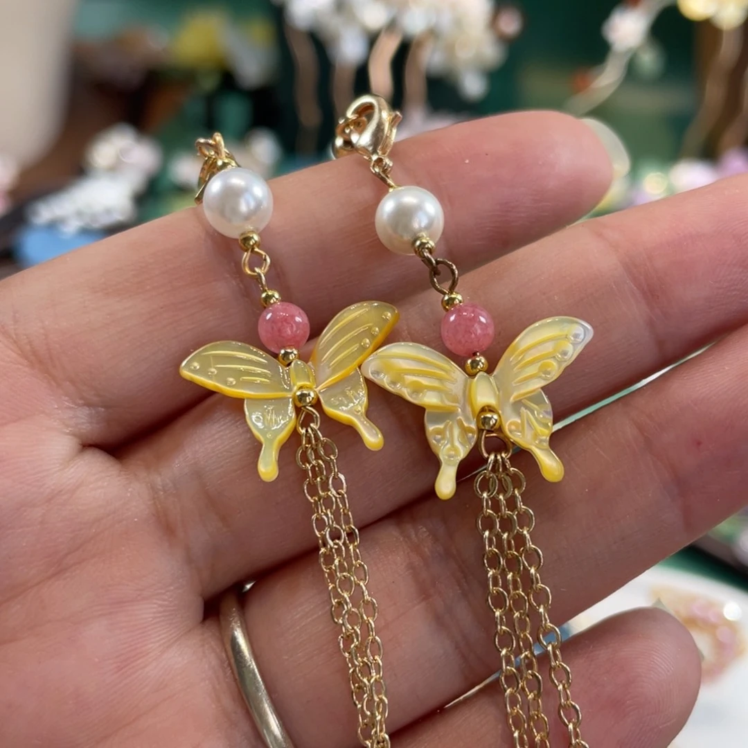 陳***羽铜合金无流苏蝴蝶耳饰