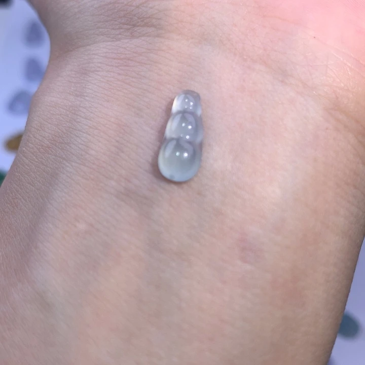 翡翠未镶嵌颈饰福豆