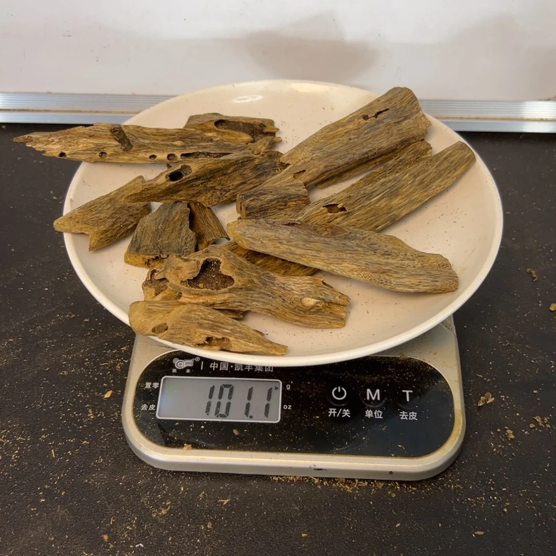 沉香碎屑沉香驼背黑奇虫眼