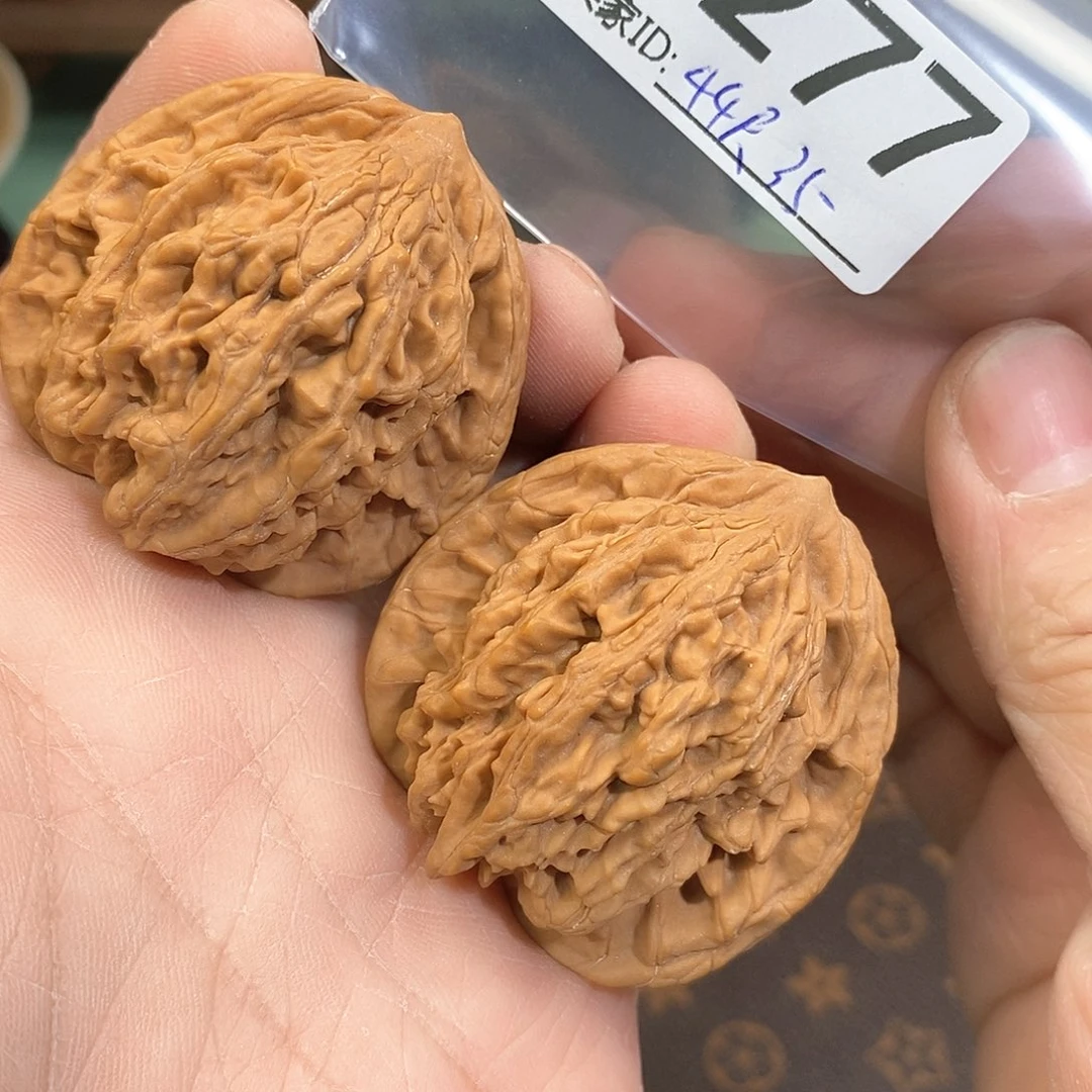 桃核把件麦虎。   44尺