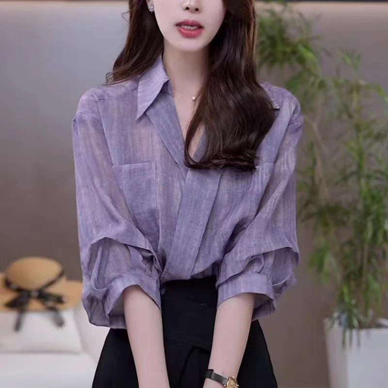 2025超好看的设计感复古紫色v领中袖衬衫法式慵懒松弛感上衣女夏