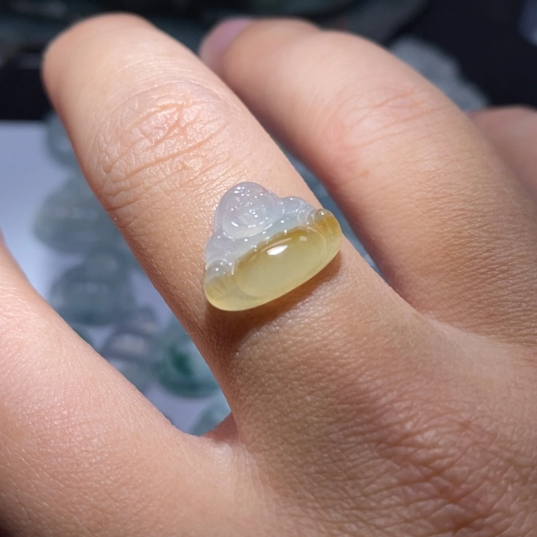 翡翠颈饰未镶嵌佛公