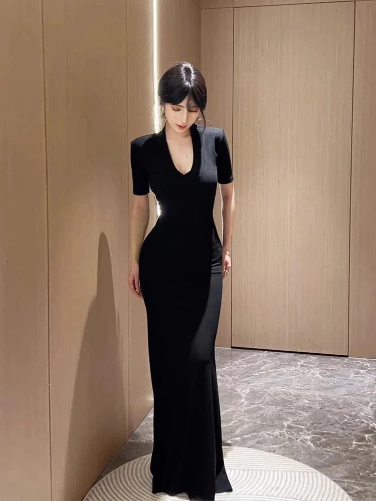 纯欲风高级小众气质针织V领短袖连衣裙夏季新款修身显瘦包臀长裙