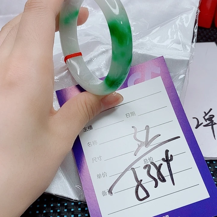 翡翠手镯（圆镯）未镶嵌翡翠