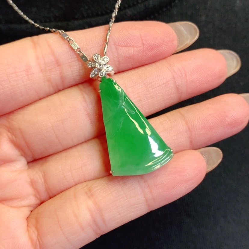 【闪购商品】颈饰18K金镶嵌翡翠竹节