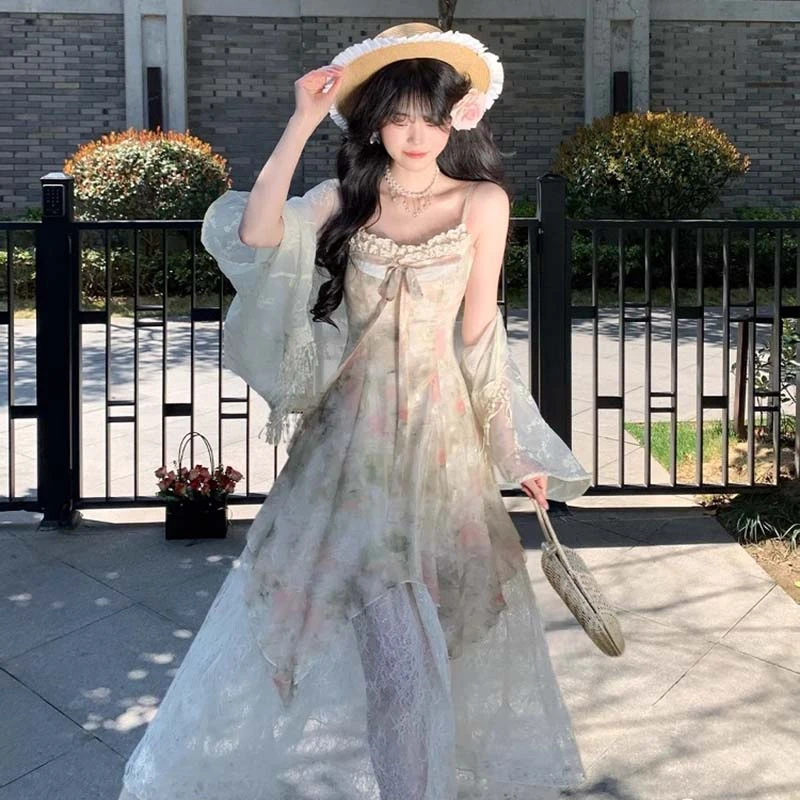 【有里布】甜美蝴蝶结飘带碎花蕾丝拼接层次感吊带连衣裙D1871