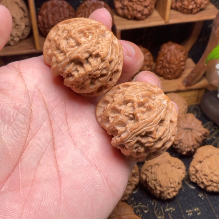 文玩核桃吊坠苹果园狮子头42修尖