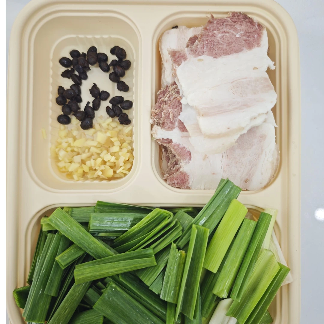 蒜苗回锅肉（熟二刀220g）