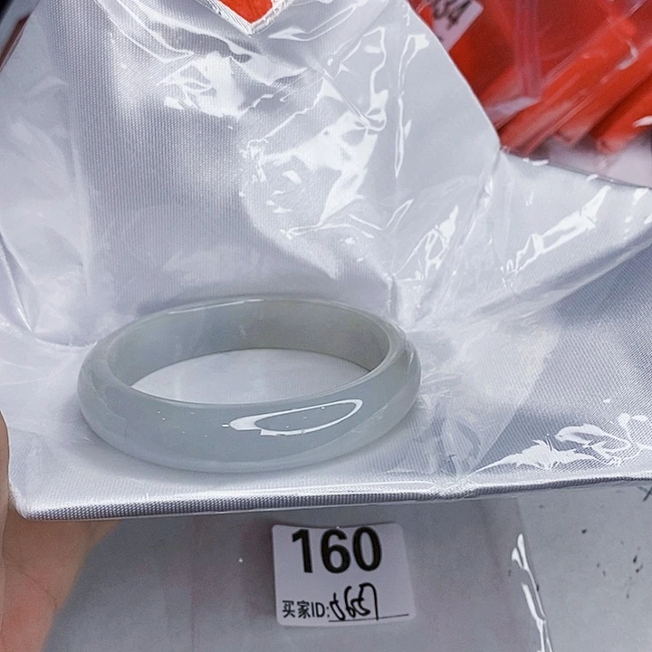 翡翠未镶嵌手镯一图一物实物为准（微瑕处理）