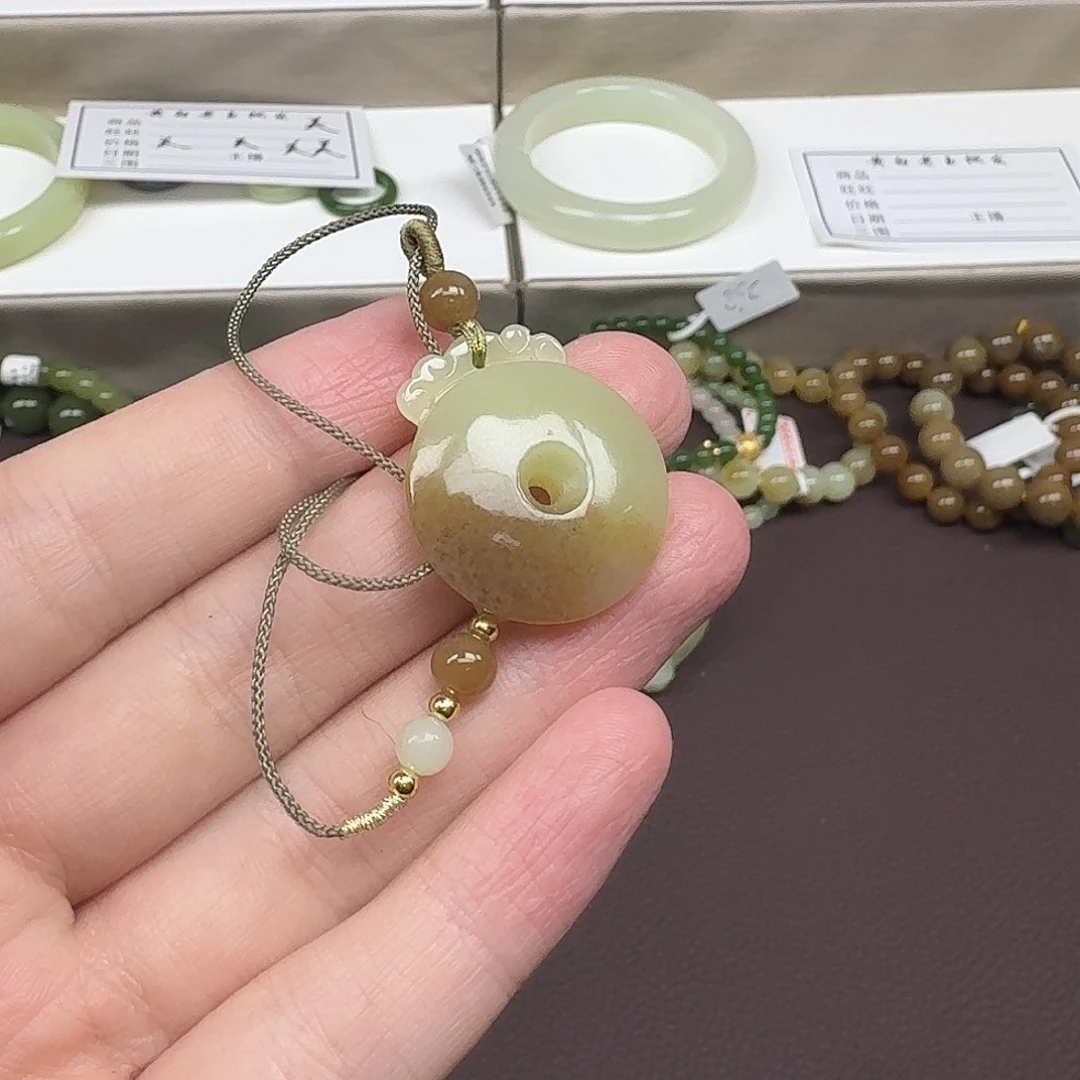 和田玉未镶嵌颈饰老玉糖料平安扣吊坠