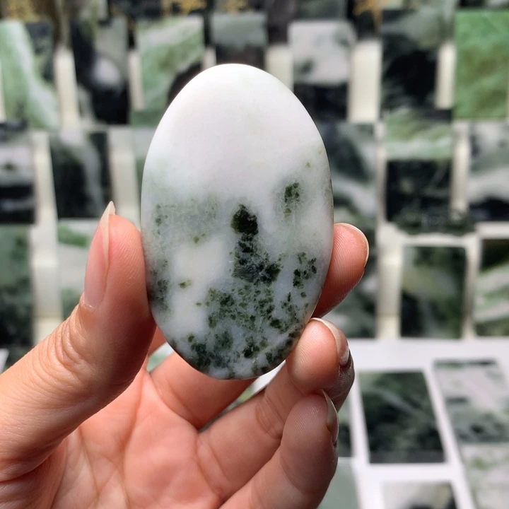 独山玉颈饰未镶嵌