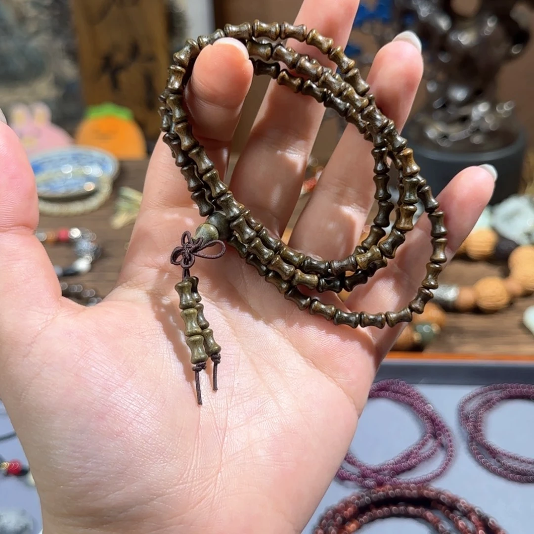蛇纹石玉颈饰合金拿****念