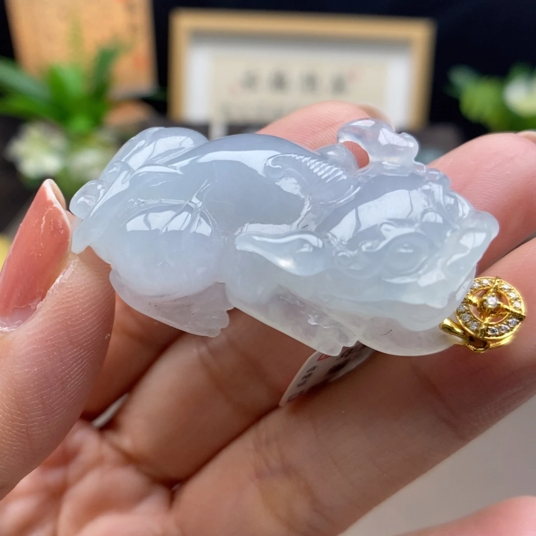 翡翠18K金镶嵌颈饰吊坠93