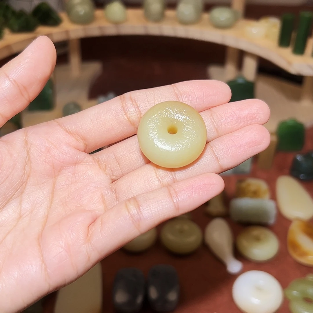 橘***海和田玉未镶嵌颈饰