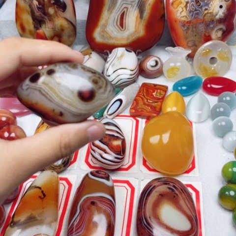 玛瑙/玉髓耳饰未镶嵌