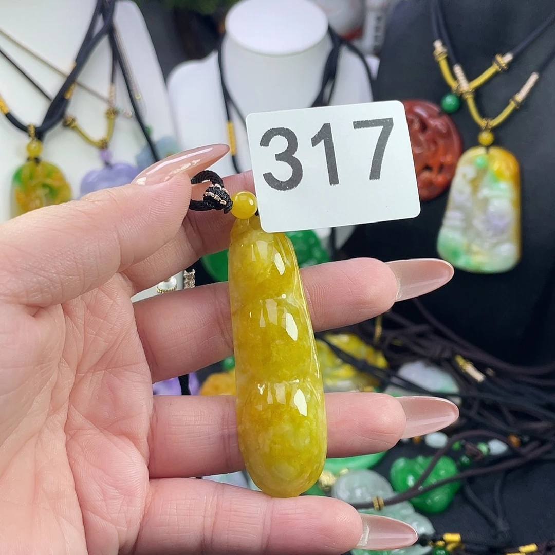 翡翠未镶嵌吊坠(赠链)