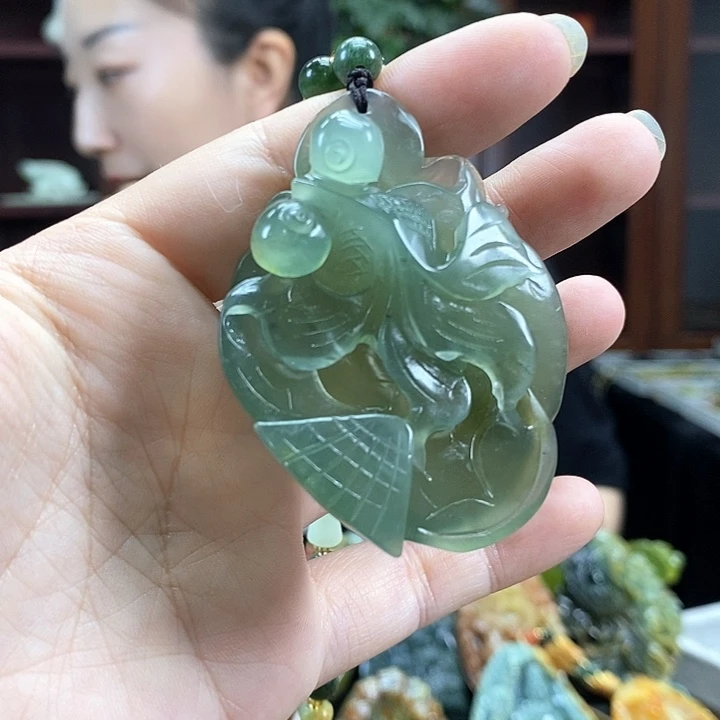 蛇纹石玉未镶嵌颈饰
