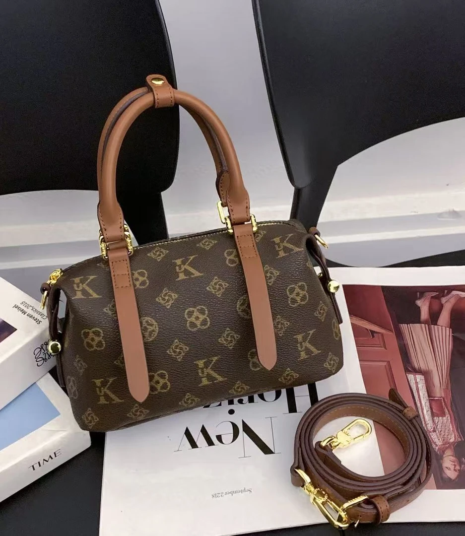 UK2025年新款大容量枕头包手拎斜挎单肩四季休闲时尚百搭轻奢女包