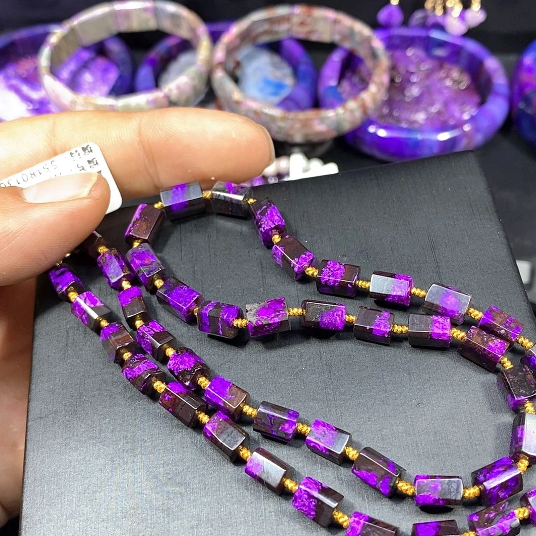 苏纪石（舒俱来）未镶嵌南非舒俱来火焰纹艳桃红丝绒方糖项链