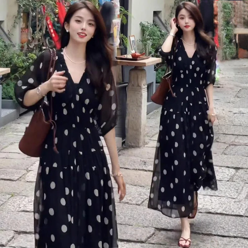 时尚连衣裙黑色v领波点女2025夏季新款时髦洋气收腰显瘦长连衣裙