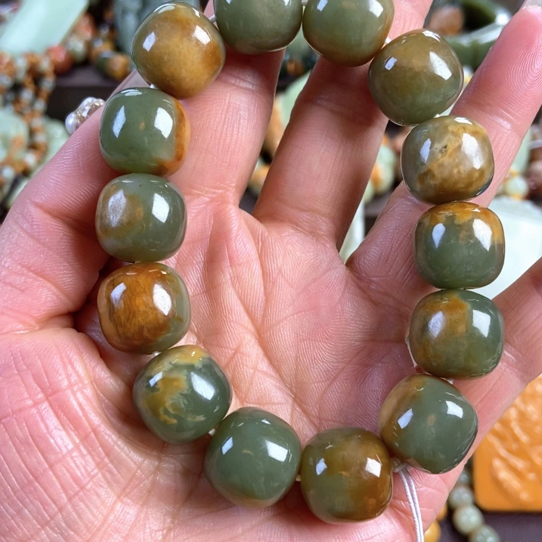 笑***长透闪石质玉未镶嵌手串