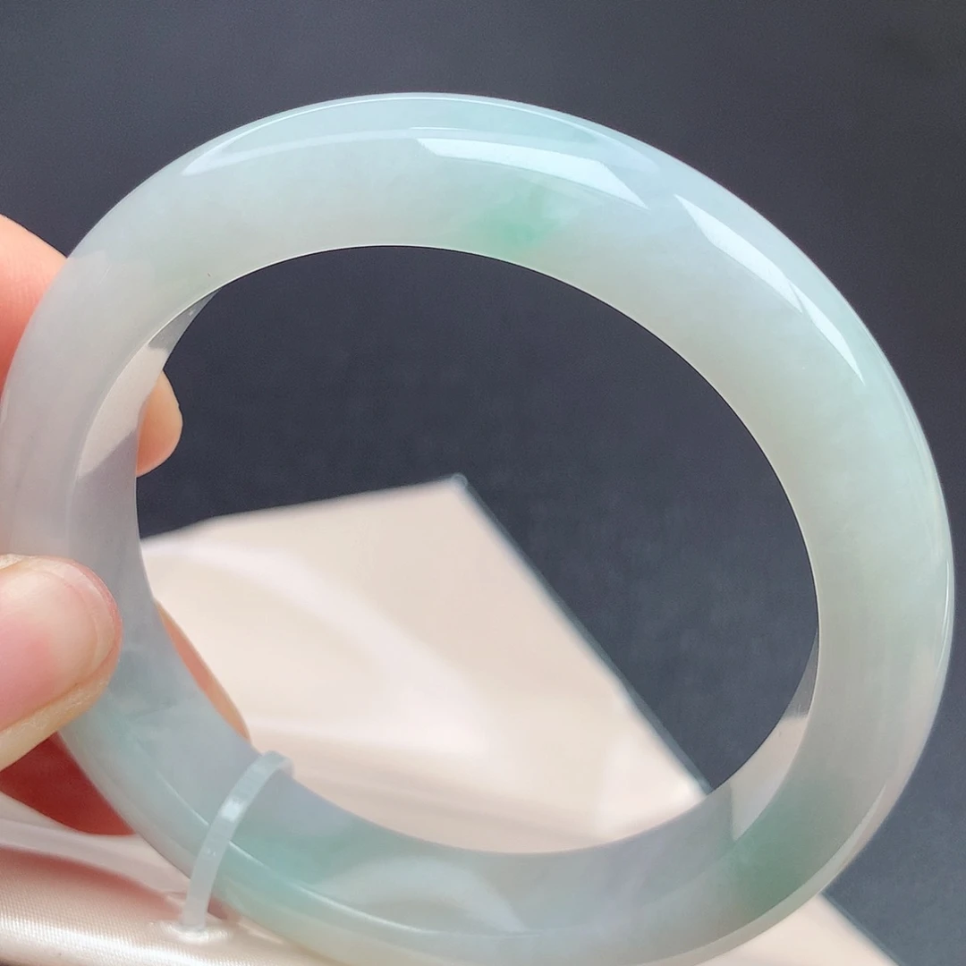 翡翠手镯未镶嵌58.5圈口