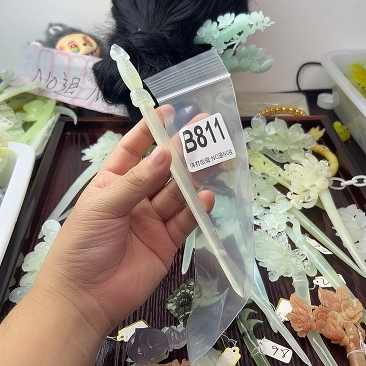 一***紫蛇纹石玉合金发饰