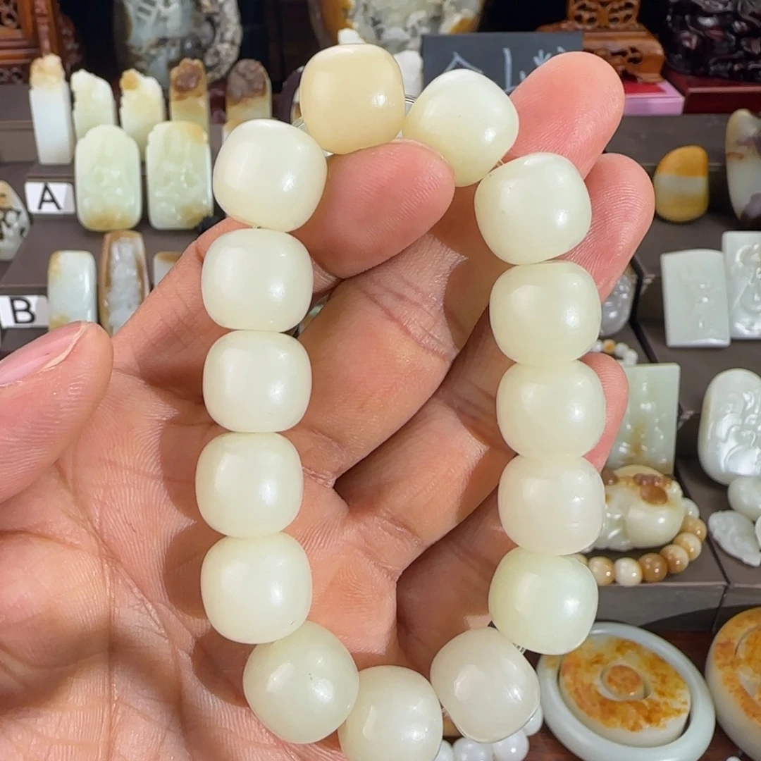 和田玉（糖玉）未镶嵌颈饰