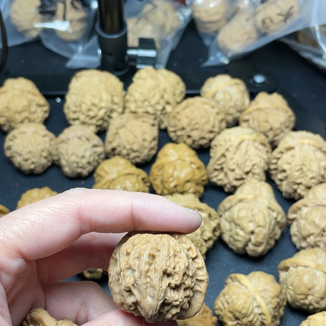 文玩核桃吊坠圣****手狮子